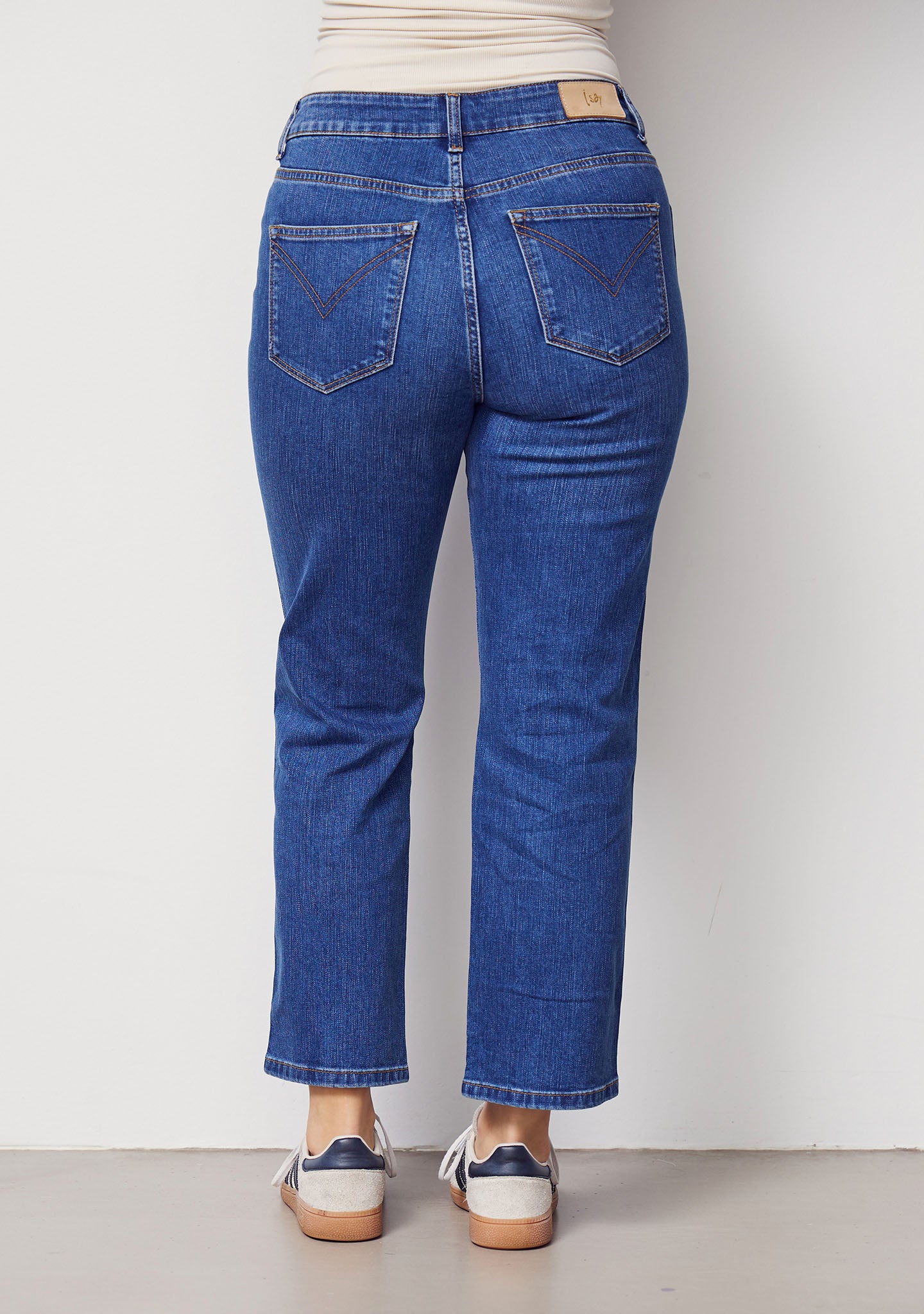 Isay Asti Jeans